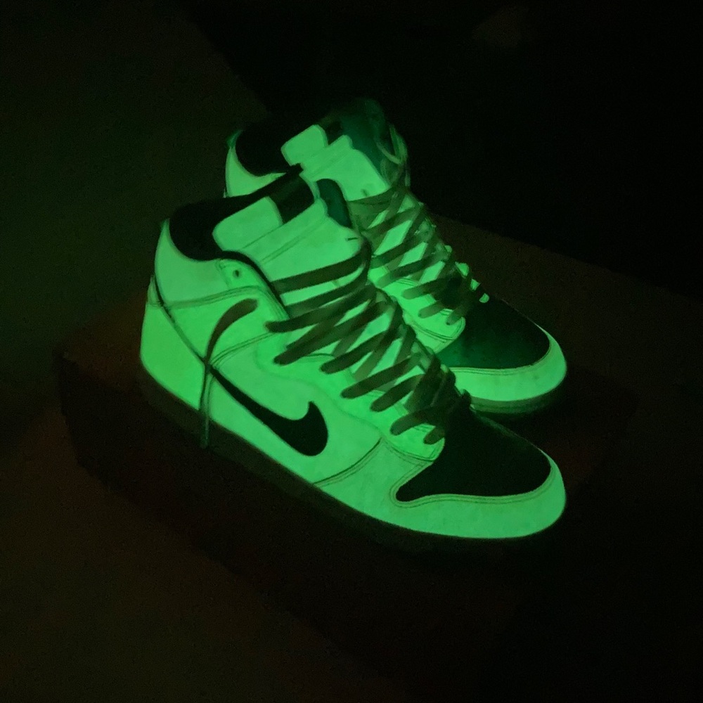 Sure rare Nike dunks glow in dark - Picture 7 of 8
